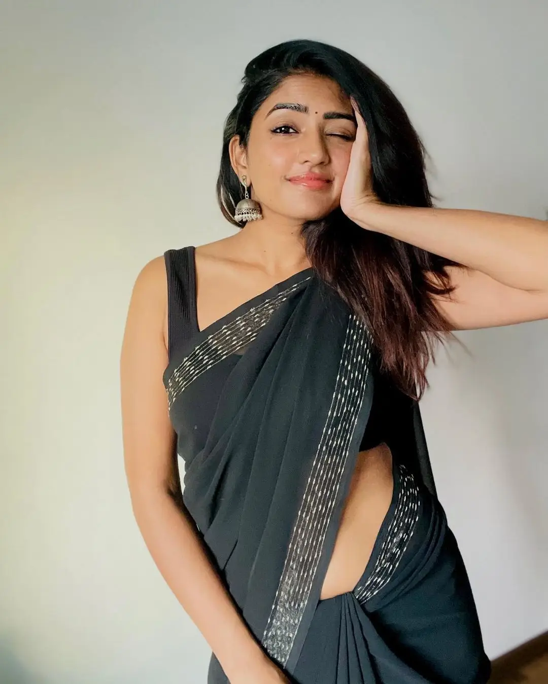 EESHA REBBA IN INDIAN TRADITIONAL BLACK SAREE SLEEVELESS BLOUSE 7